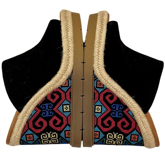 NINE WEST Rare Wedge Suede Mules Platform Cross Stitch Sandals Black Tan 8.5M - Picture 14 of 17